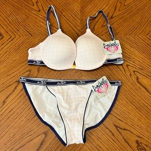 ****** Matching bra and thong ******